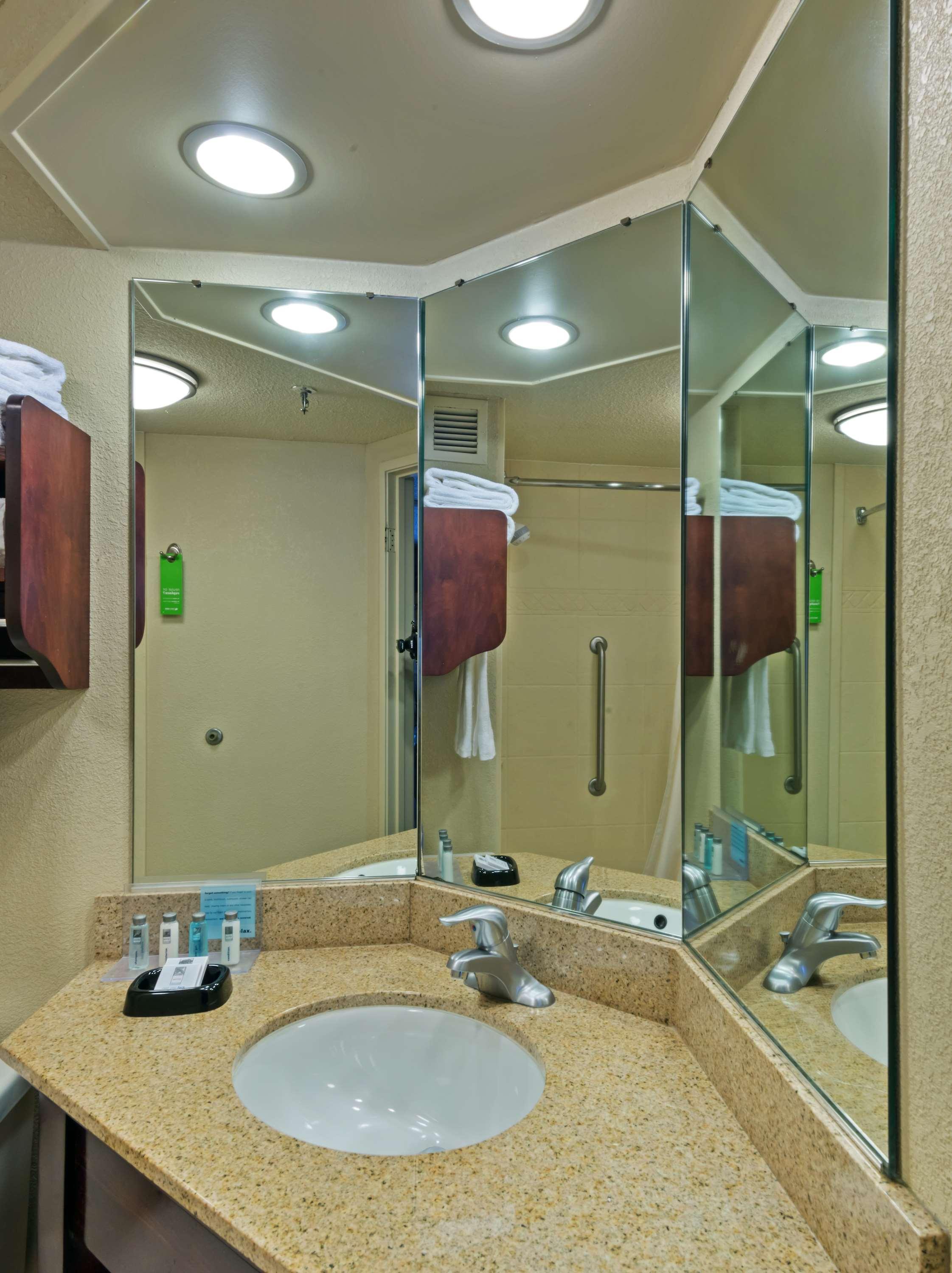 Hampton Inn I-10 & College Drive Батън Руж Екстериор снимка