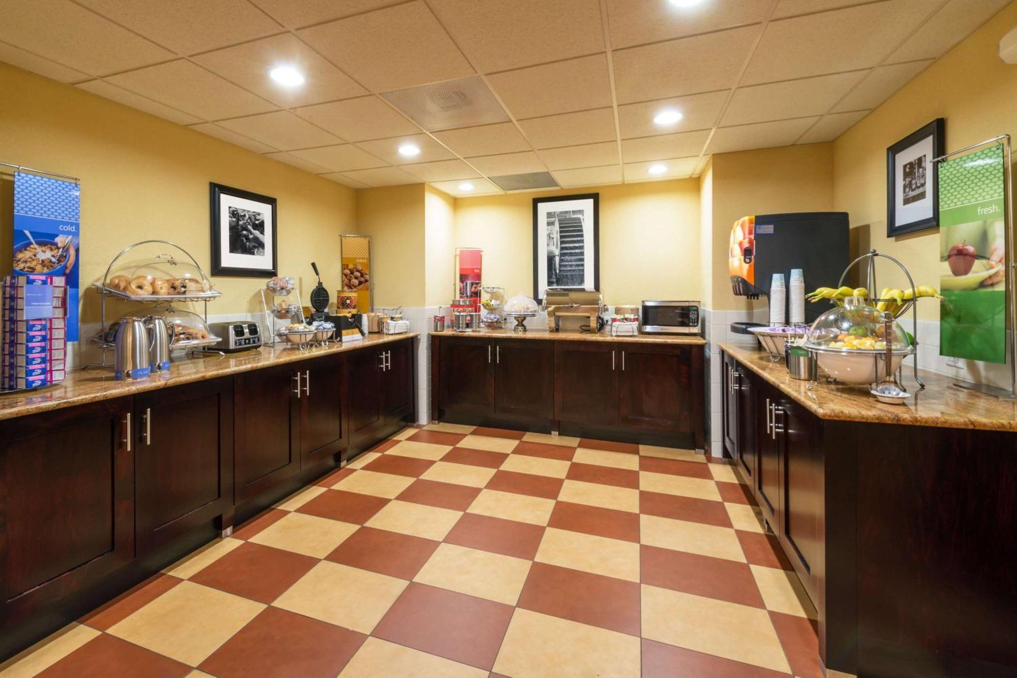 Hampton Inn I-10 & College Drive Батън Руж Екстериор снимка
