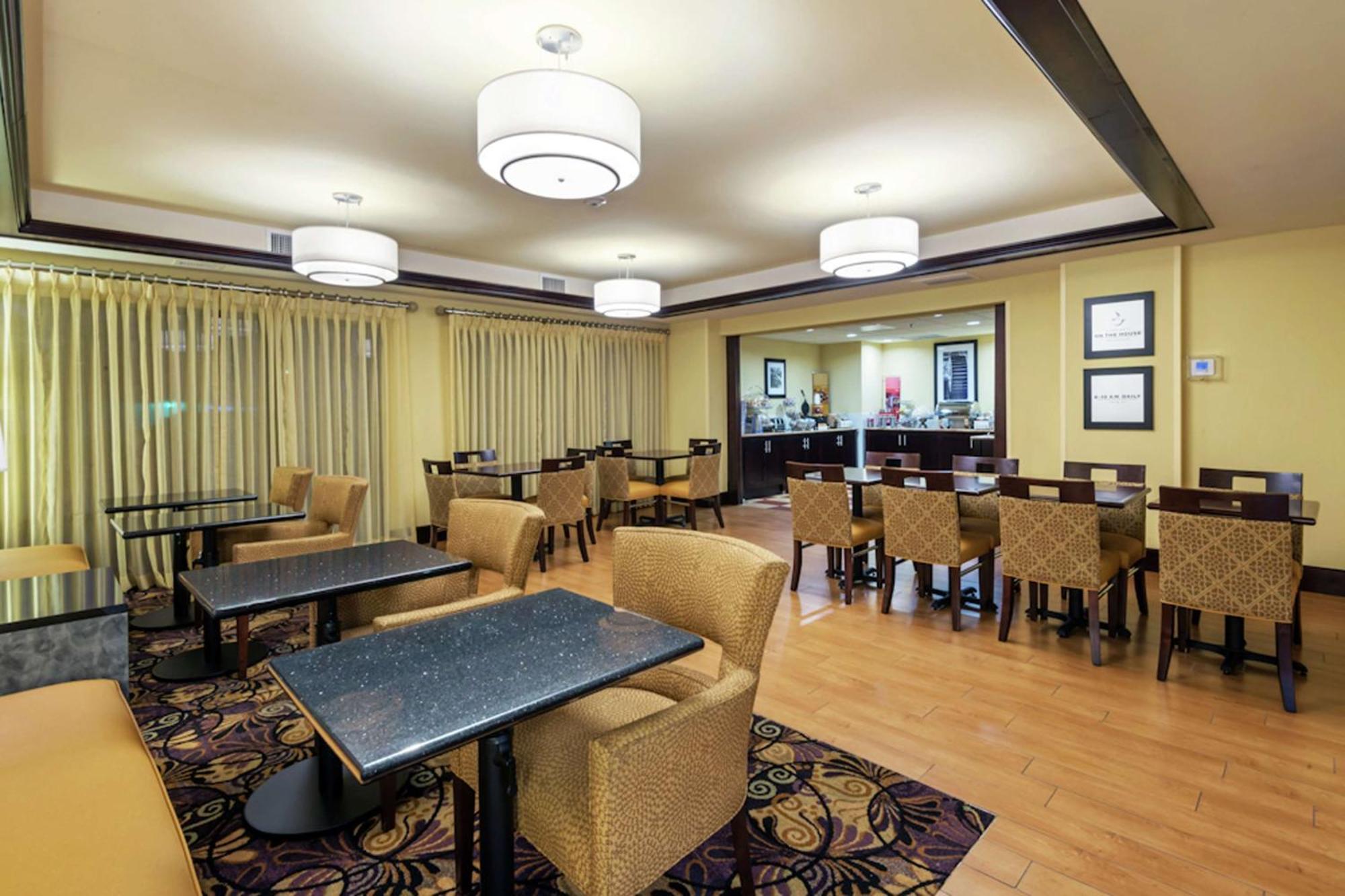 Hampton Inn I-10 & College Drive Батън Руж Екстериор снимка